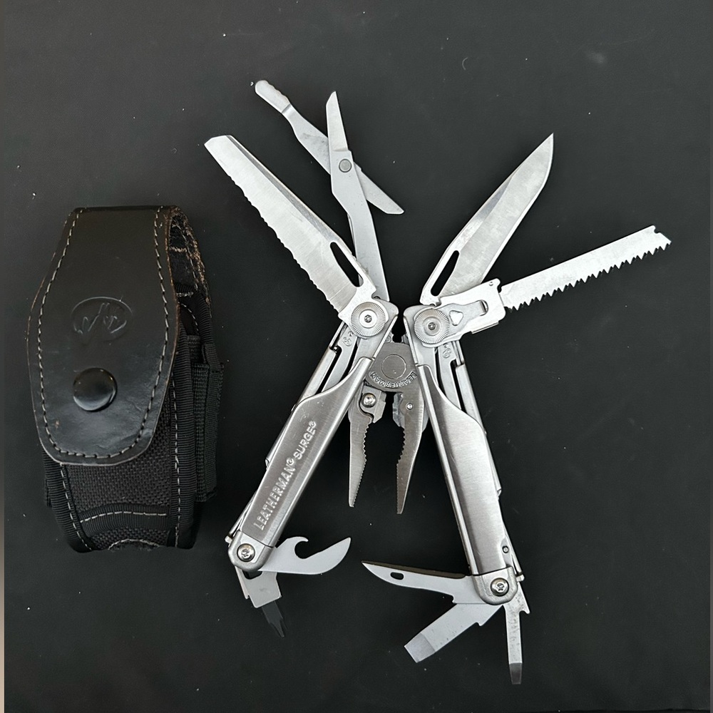 Leatherman “Surge” multitool with case